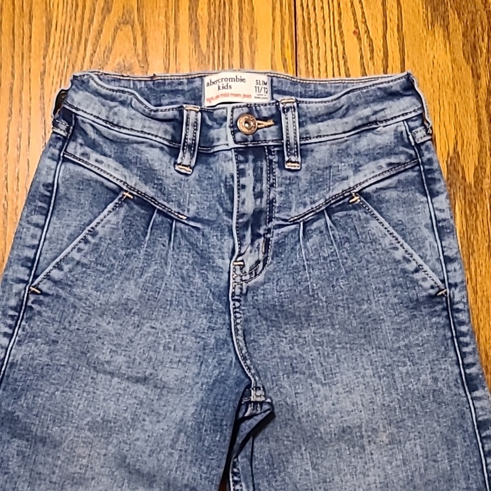 Abercrombie kids High Rise Mini Mom Jeans - Girls 11/12 - Picture 3 of 9